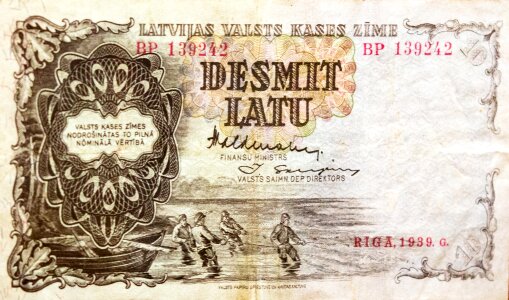 Latvia currency 10 lvl