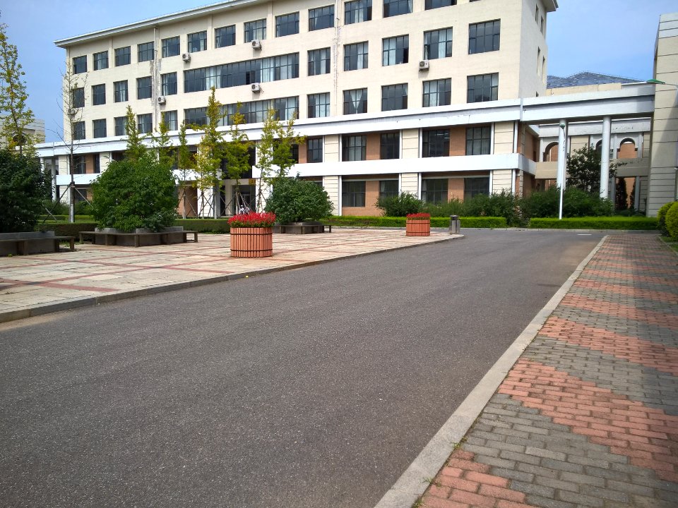In the new campus of Tieling High School 03
