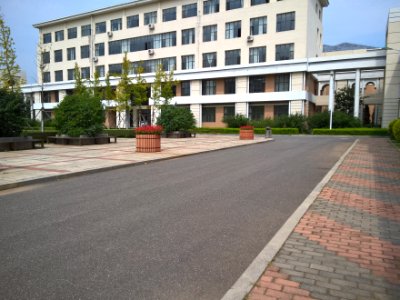 In the new campus of Tieling High School 03