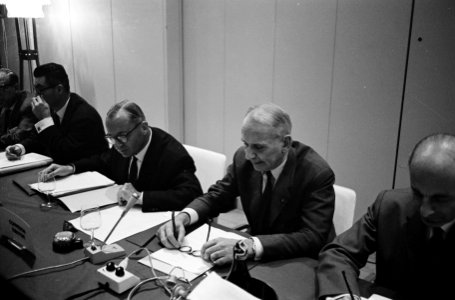 In Hilton Hotel conferentie industrieleiders met de EEG-landen, Bestanddeelnr 915-5706