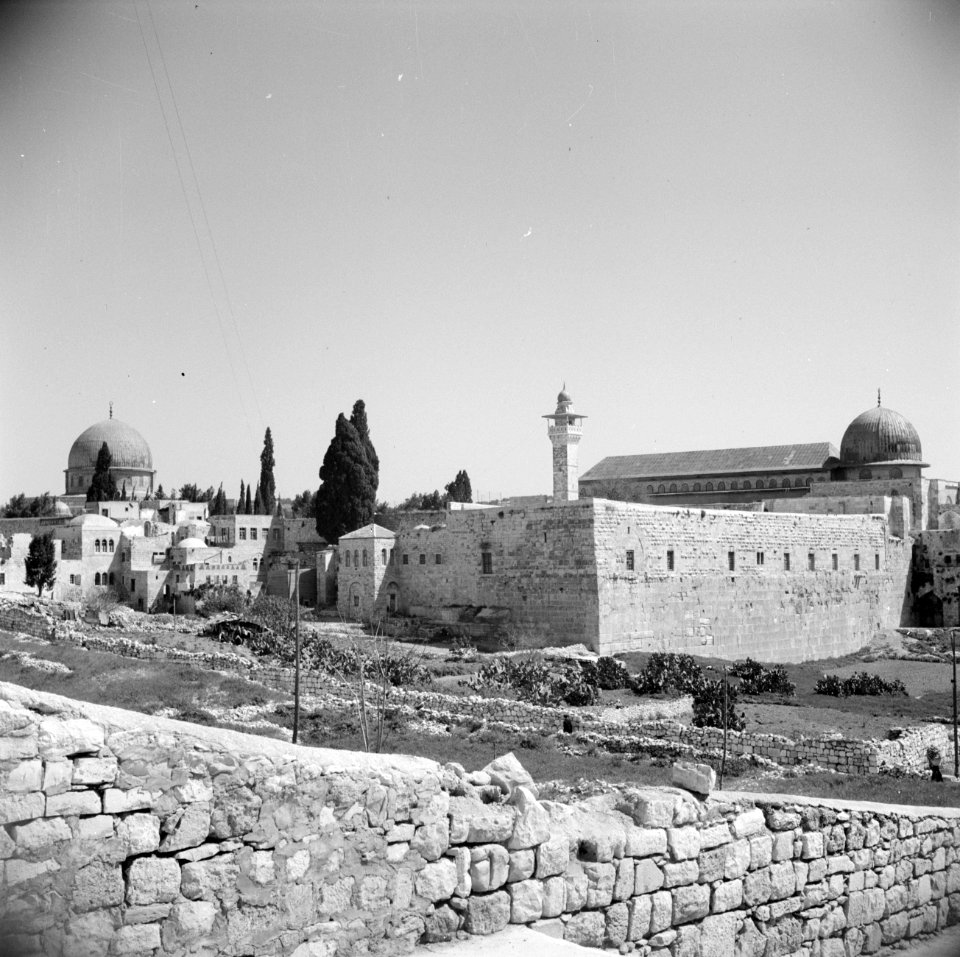 In Joodse wijk . Al Aqsa moskee in de verte. Tempelplein op de voorgrond, Bestanddeelnr 255-5373