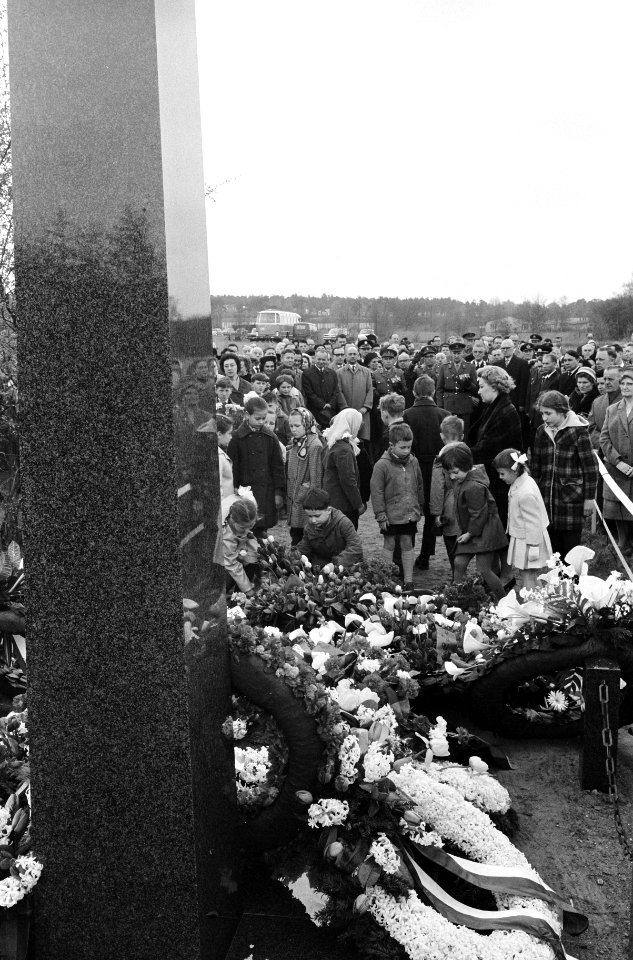 In Leusden is het oorlogsmonument Koedriest onthuld, een monument voor gefusille, Bestanddeelnr 913-8692