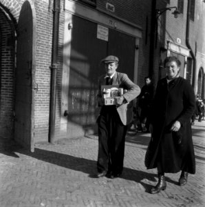 In het gemeentelijk Entrepotdok te Amsterdam bevinden zich duizenden radiotoeste, Bestanddeelnr 900-9383