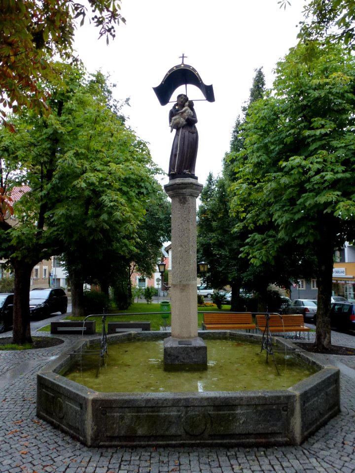 Imst-Antoniusbrunnen-Stadtplatz