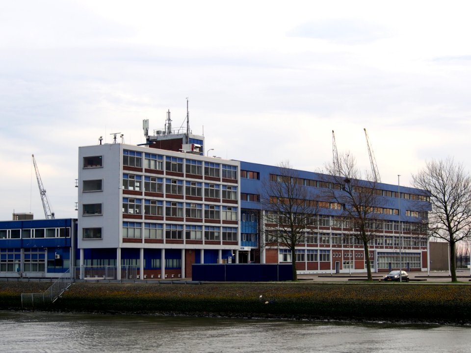 Imtech Marine Netherlands BV gebouw aan de Maas