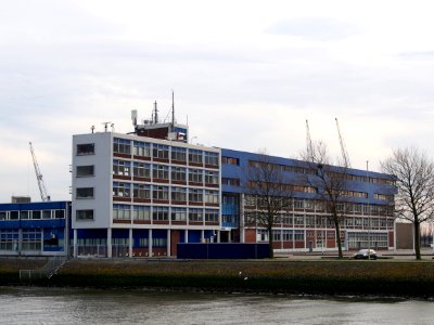 Imtech Marine Netherlands BV gebouw aan de Maas