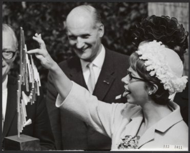 In aanwezigheid van prinses Beatrix heeft prinses Christina van Zweden een tento, Bestanddeelnr 112-1011