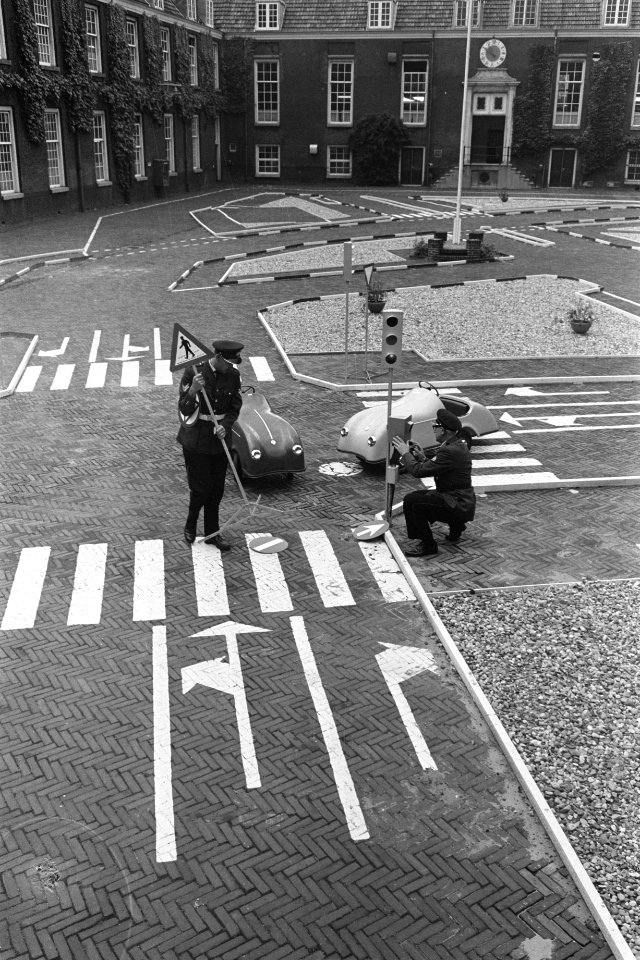 In Koudehornkazerne te Haarlem heeft verkeerspolitie een verkeerstuin ingericht, Bestanddeelnr 915-4693