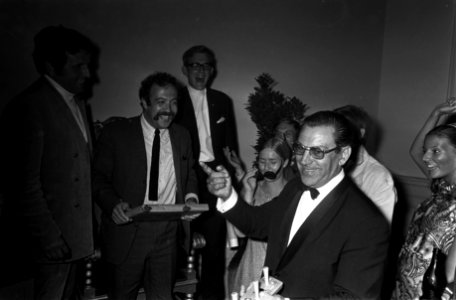 Impressario Lou Van Rees kreeg een prijs van journalisten, Bestanddeelnr 922-6142