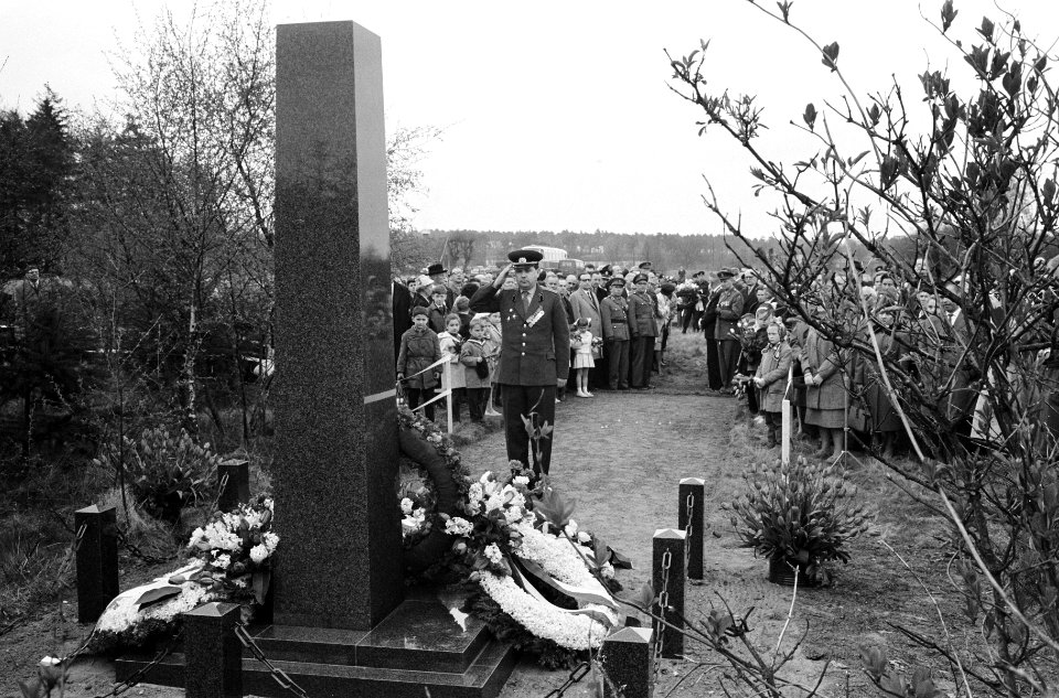 In Leusden is het oorlogsmonument Koedriest onthuld, een monument voor gefusille, Bestanddeelnr 913-8690