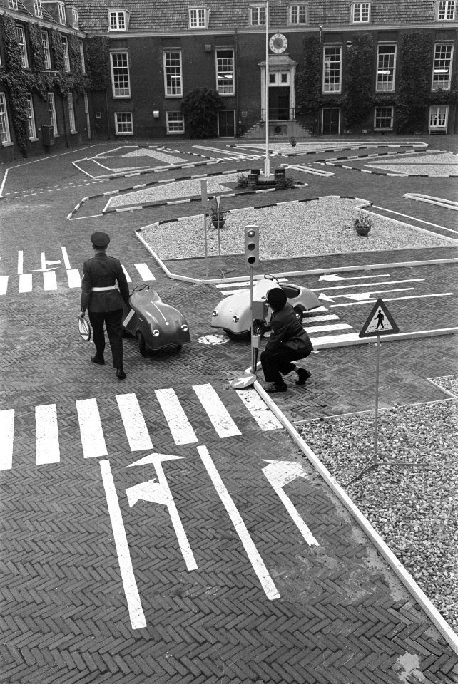 In Koudehornkazerne te Haarlem heeft verkeerspolitie een verkeerstuin ingericht, Bestanddeelnr 915-4692