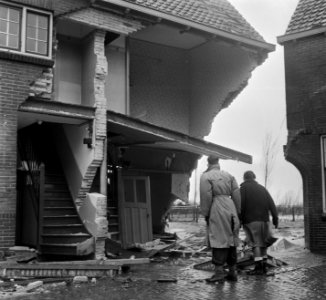 In Maassluis aan de Korte Piersonstraat stortte een huis in door ondermijning, Bestanddeelnr 905-5110