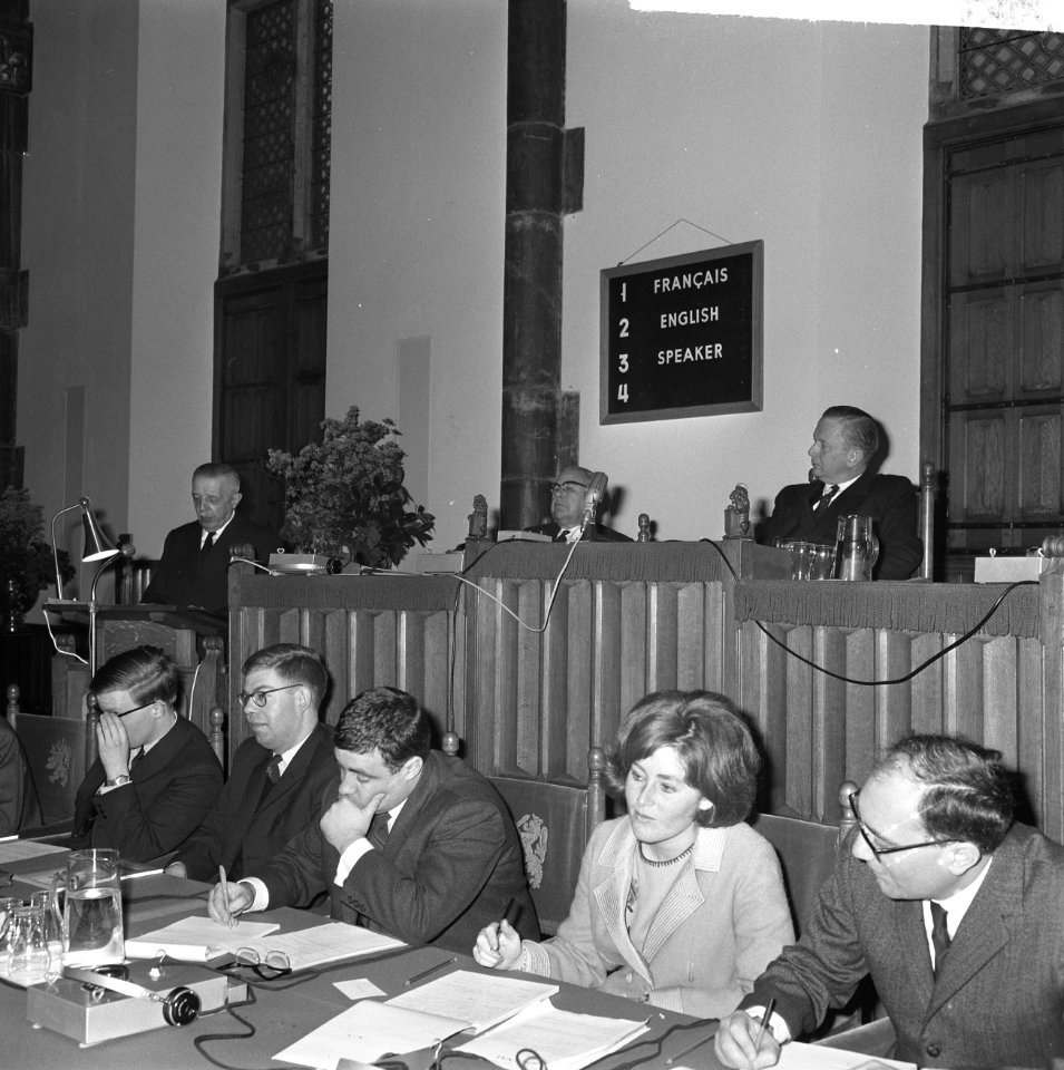 In Haagse Ridderzaal conferentie begonnen inzake internationaal kooprecht, overz, Bestanddeelnr 916-2579
