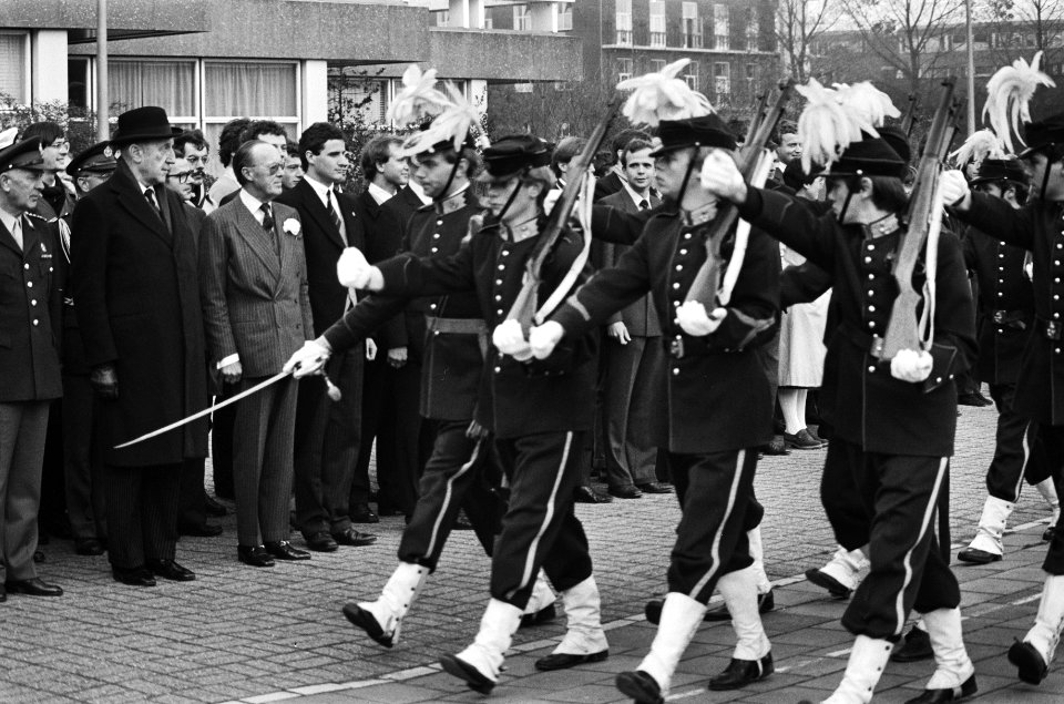 In A'dam Prins Bernhard i.v.m. 100-jarig bestaan Koninklijke Studentenschietvere, Bestanddeelnr 931-1217