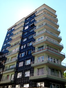 Immeuble à l'angle de l'avenue du Maine et de la rue Daguerre
