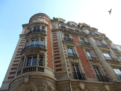 Immeuble à l'angle de la rue Guynemer et la rue de Vaugirard à Paris VIème