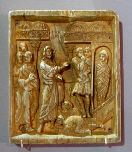 Icon with the Raising of Lazarus from the Dead, Constantinople, 10th century, ivory - Bode-Museum - DSC03497