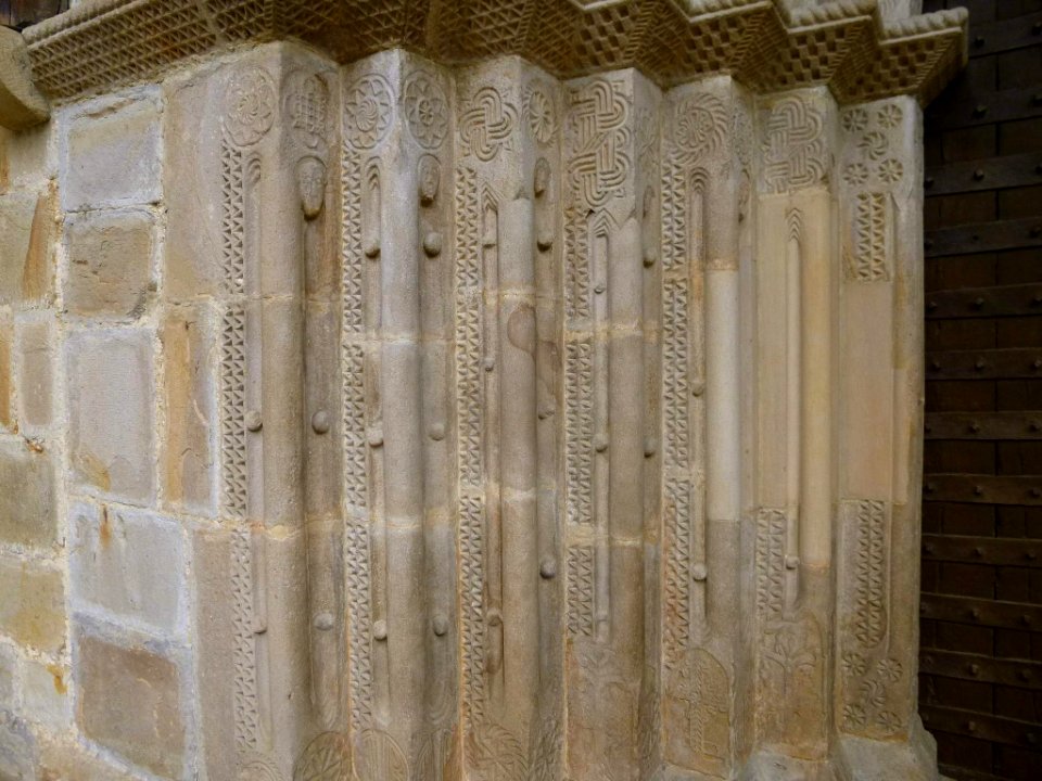 Idiazabal - Iglesia del Señor San Miguel, portada tardorrománica 04
