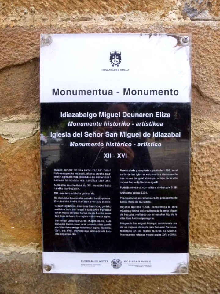 Idiazabal - Iglesia del Señor San Miguel 01