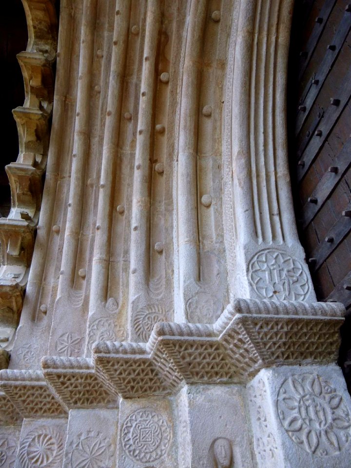 Idiazabal - Iglesia del Señor San Miguel, portada tardorrománica 10