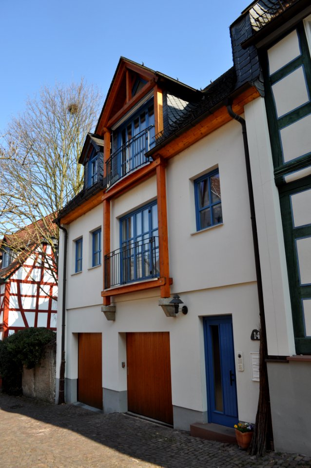 Idstein, Felix-Lahnstein-Straße 14, unterer Teil