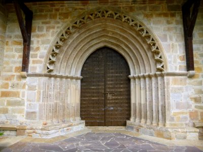 Idiazabal - Iglesia del Señor San Miguel, portada tardorrománica 01