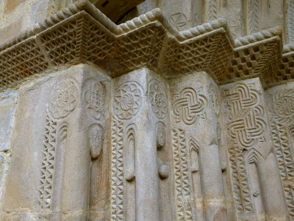 Idiazabal - Iglesia del Señor San Miguel, portada tardorrománica 17