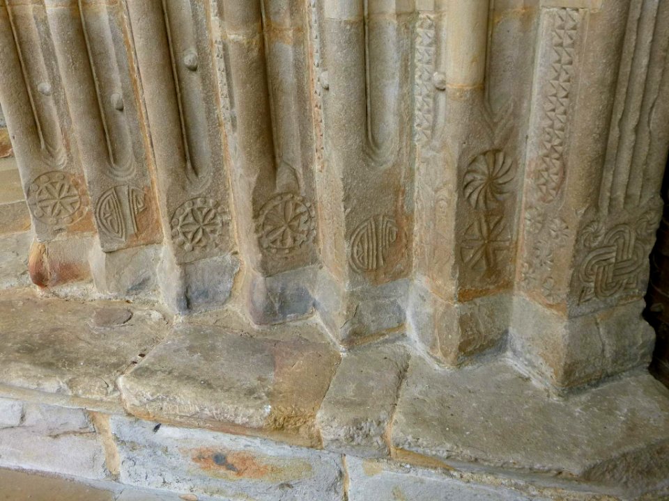 Idiazabal - Iglesia del Señor San Miguel, portada tardorrománica 15