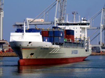 Ida Rambow p2 at Port of Rotterdam 05April2009