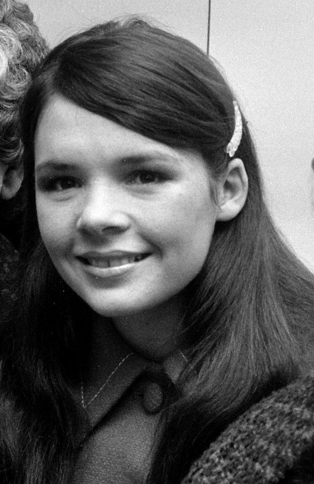 Ierse zangeres Dana arriveert op Schiphol voor Eurovisie Song Festival . Dana me, Bestanddeelnr 923-3513 (cropped)