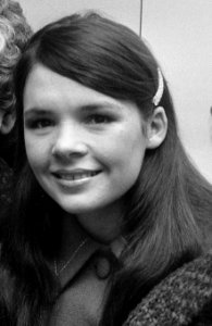 Ierse zangeres Dana arriveert op Schiphol voor Eurovisie Song Festival . Dana me, Bestanddeelnr 923-3513 (cropped)
