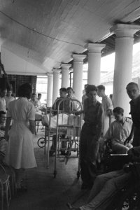 Iedere zondagmorgen worden er in het Legerhospitaal te Batavia verschillende ker, Bestanddeelnr 639