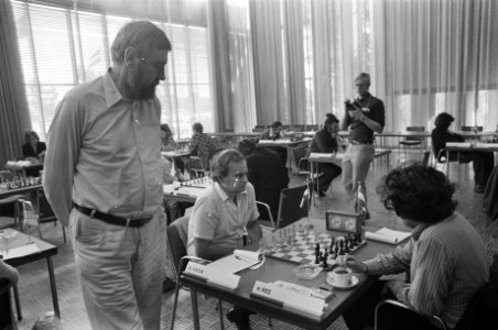 IBM-schaaktoernooi 10e ronde, Ivkov (r) tegen Hans Ree, Bestanddeelnr 927-3532