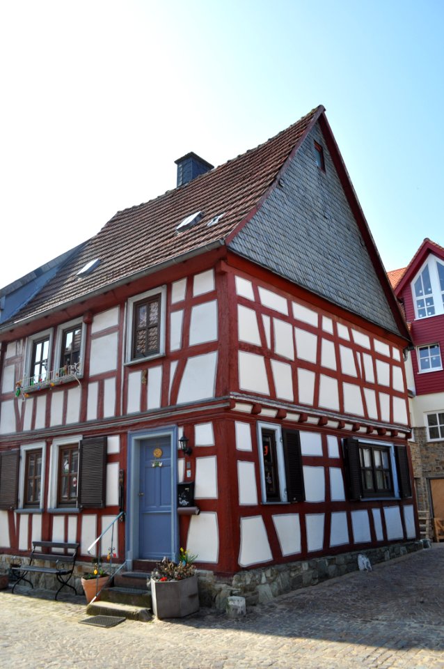 Idstein, Felix-Lahnstein-Straße 5, Ecke