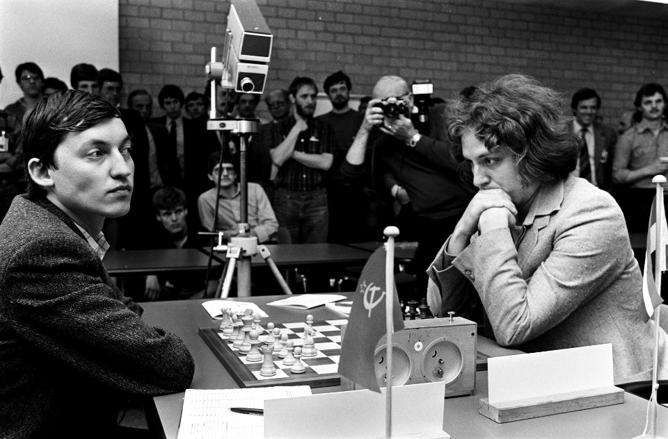 IBM-schaaktoernooi in Amsterdam Jan Timman (r) in zijn partij tegen Karpov (l), Bestanddeelnr 931-5124