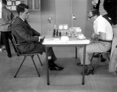 IBM-schaaktoernooi, rechts A. Duckstein, Bestanddeelnr 919-3220