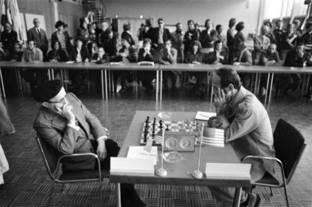IBM-schaaktoernooi (1e ronde) in RAI in Amsterdam Reskasky (VS) (l) tijdens par, Bestanddeelnr 929-2469