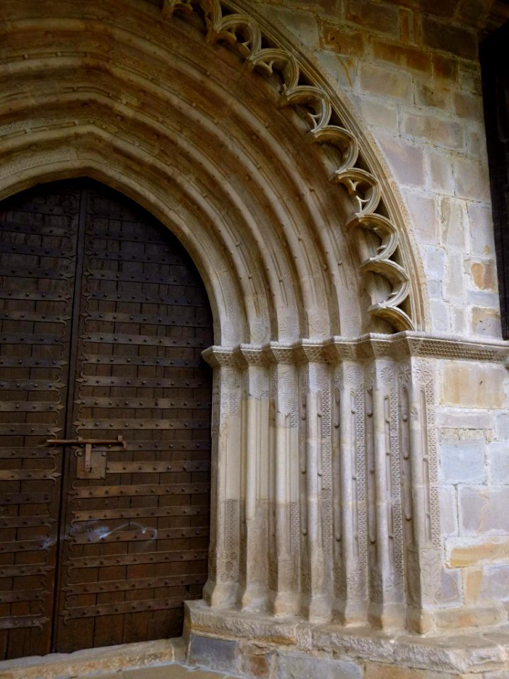 Idiazabal - Iglesia del Señor San Miguel, portada tardorrománica 03