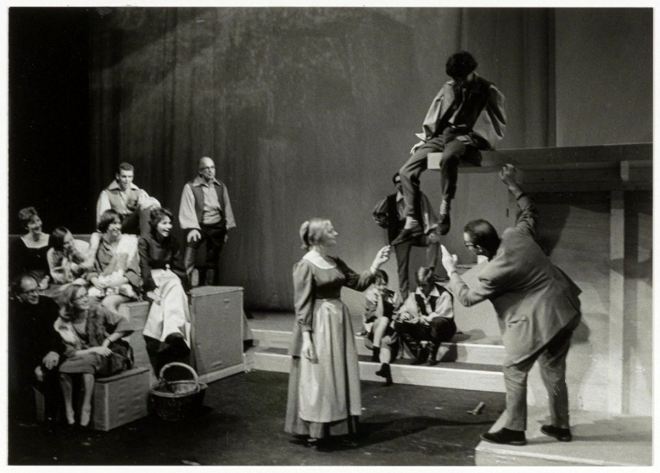 Ibsens Peer Gynt, opgevoerd door amateurs, t.g.v. 50-jarig bestaan van de schouwburg. NL-HlmNHA 54006009
