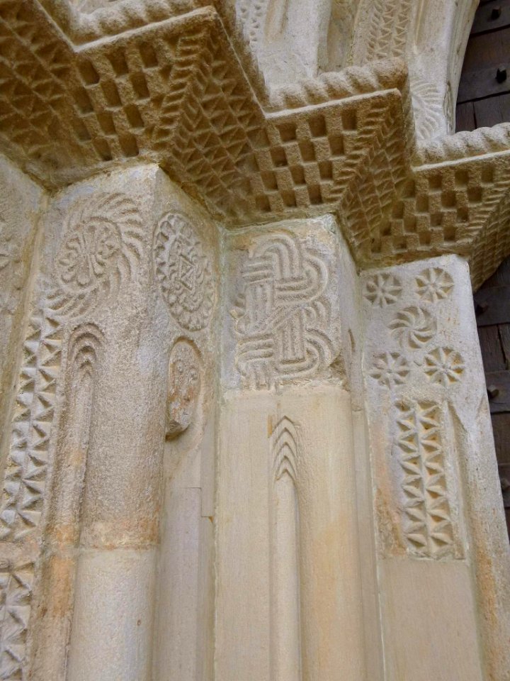Idiazabal - Iglesia del Señor San Miguel, portada tardorrománica 16