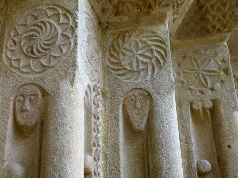 Idiazabal - Iglesia del Señor San Miguel, portada tardorrománica 09