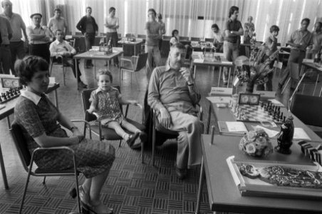 IBM-schaaktoernooi, 8e ronde Donner en vrouw en kind, Bestanddeelnr 929-2572