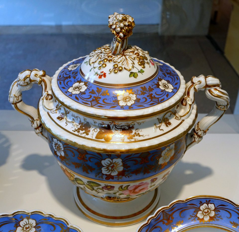 Ice-cream pail, from a partial dessert service, made by John Ridgway, 1830-1840, porcelain, hand-painted decoration and gilding - Peabody Essex Museum - DSC06634