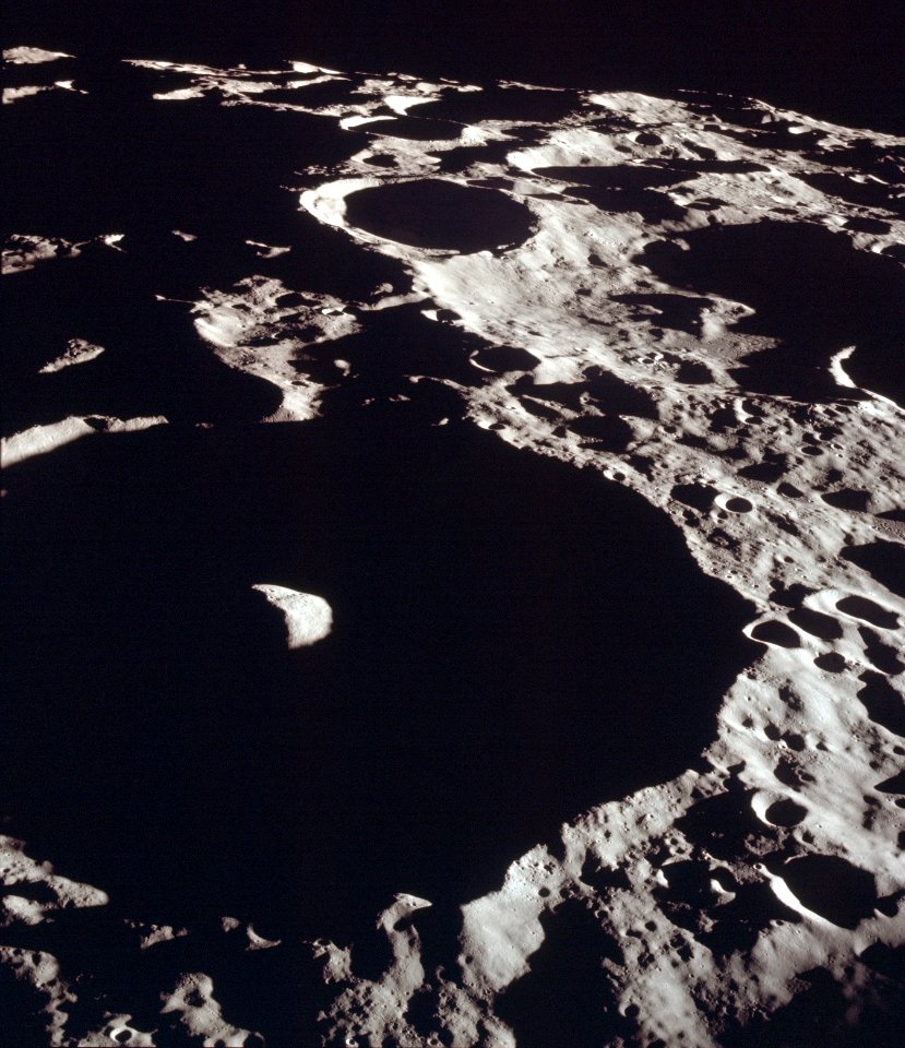 Icarus crater AS11-44-6606