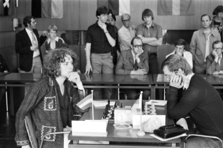 IBM schaaktoernooi 2e ronde Timman (l) tegen Ribli (2), Bestanddeelnr 929-8179