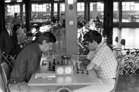 IBM Schaaktoernooi 1967 . Jan Hein Donner links in zijn partij tegen Hans Ree, Bestanddeelnr 920-5136