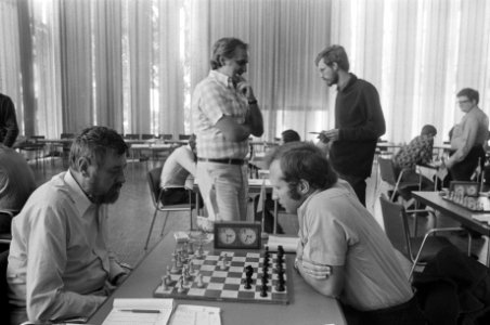 IBM-schaaktoernooi, 11e ronde, Donner (l) tegen Tukmakov Ivkov kijkt toe, Bestanddeelnr 927-3567