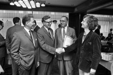IBM Schaaktoernooi geopend door prof.Euwe bij Esso Motorhotel Amsterdam, v.l.n.r, Bestanddeelnr 924-7274