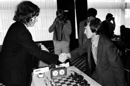 IBM Schaaktoernooi, 9e ronde Timman (links) tegen Karpov, Bestanddeelnr 930-9131