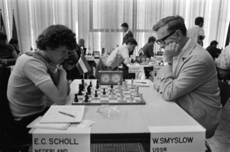 IBM schaaktoernooi Amsterdam, links Eddy Scholl tegen rechts Smyslov, Bestanddeelnr 924-7382
